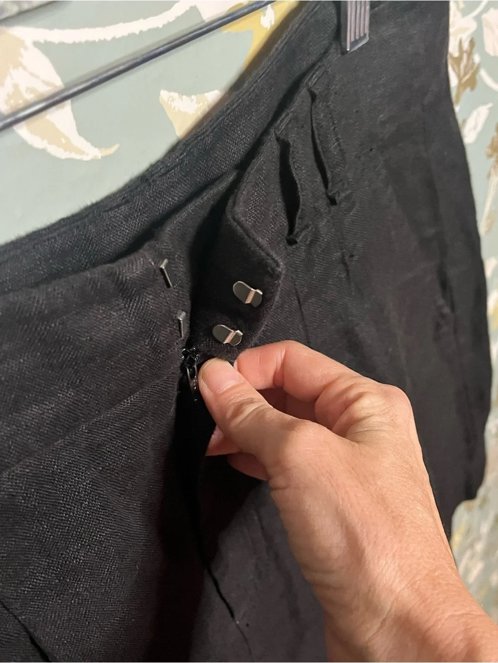 Free People Black Linen Shorts - Size 6 - Picture 7 of 8